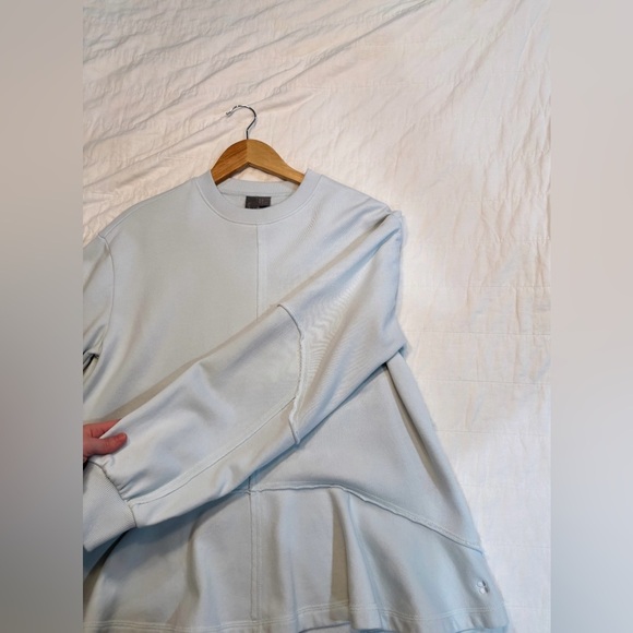 Sweaty Betty revive crewneck in cloud blue - Picture 6 of 8